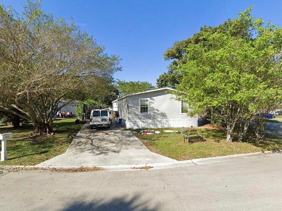 1st image of 1401 SW 65th Way