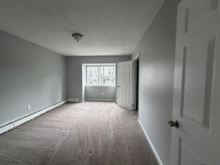 1054 Bank St #30 — Photo 13