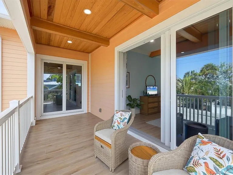 113 Aqua Ln — Photo 40