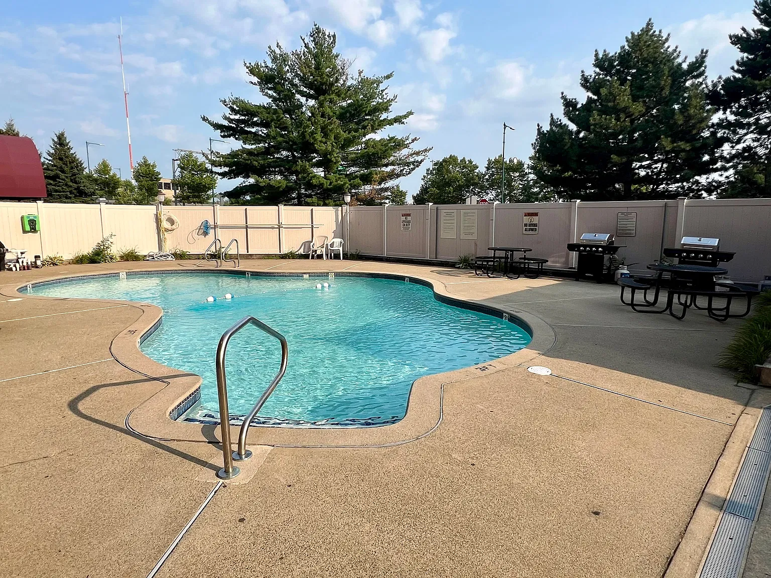3 bed, 1644 sqft, $4,600 — Photo 2