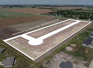 205 Hackberry Ln, Moundridge, KS 67107