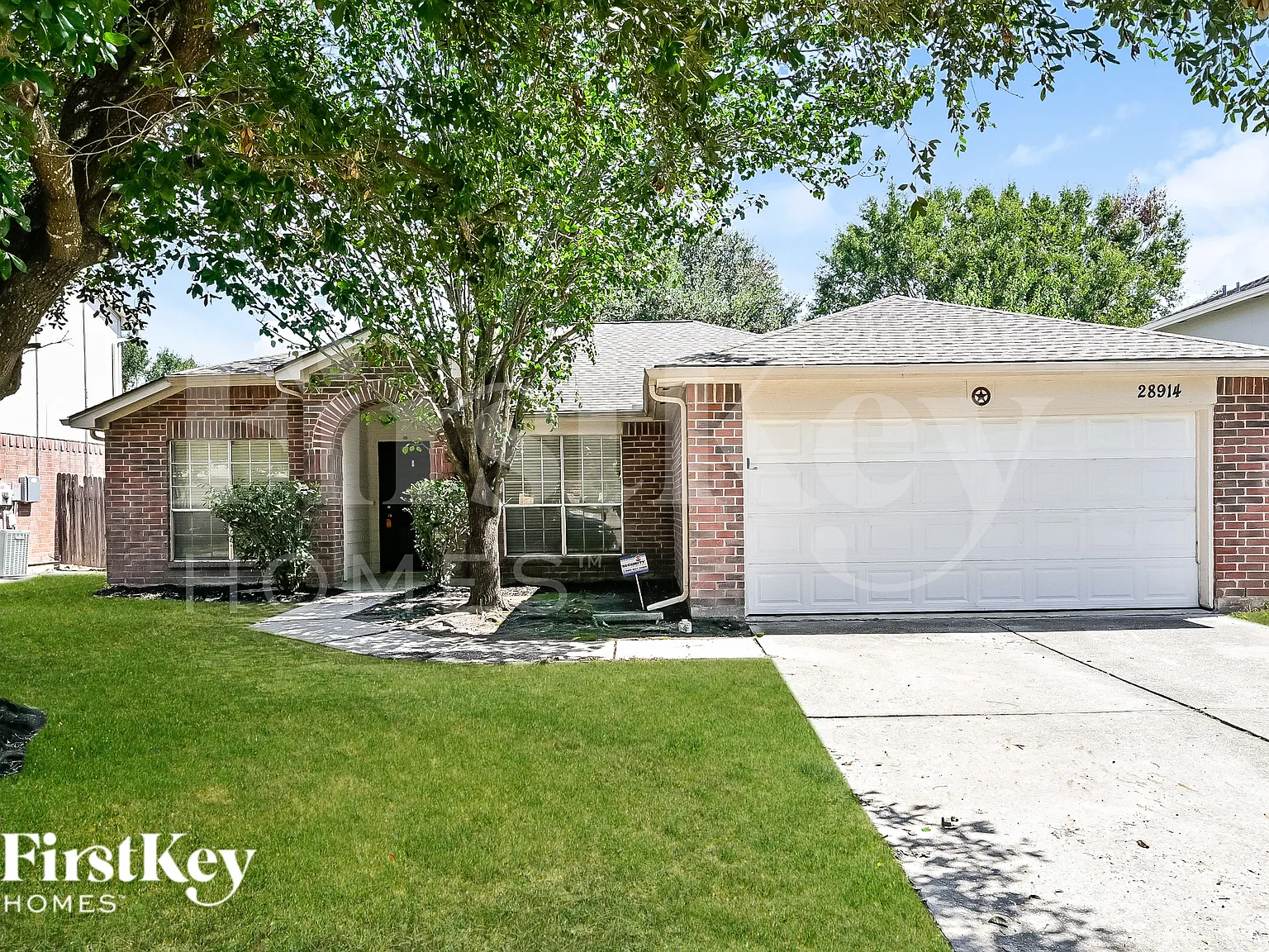 4 bed, 2.0 bath, 1674 sqft, $2,085 — Photo 1