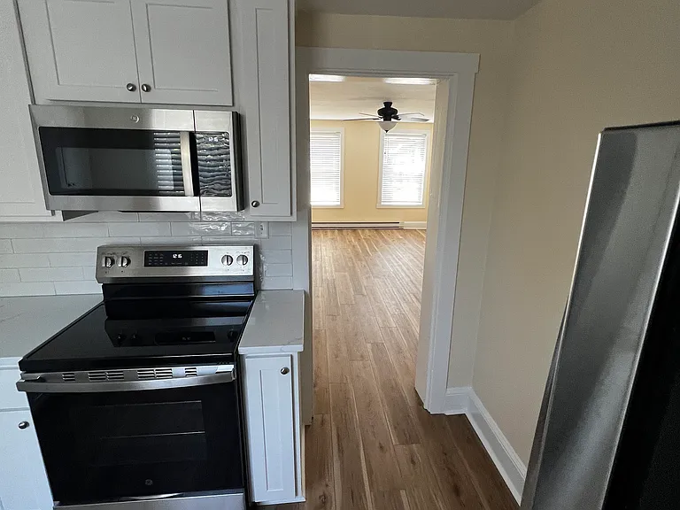 27 E 3rd St #4 — Photo 2