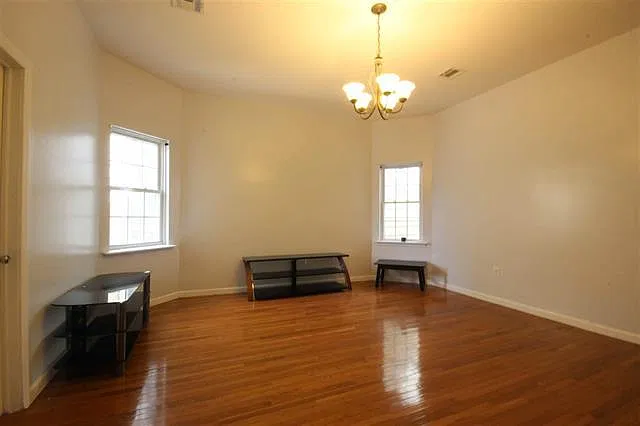 4 bed, 1400 sqft, $3,300 — Photo 3