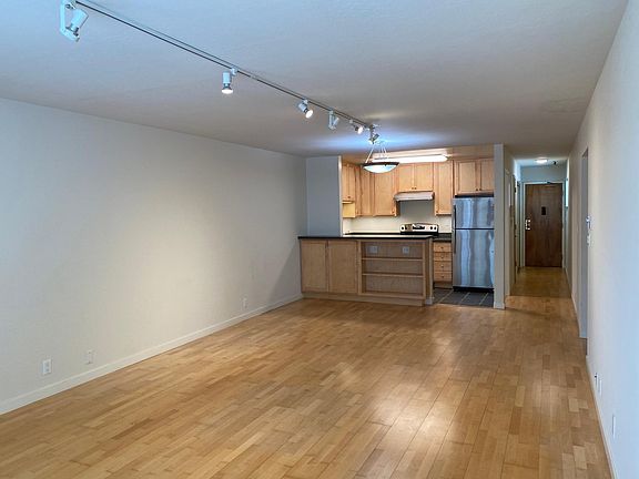 2nd image of 305-295 12th Ave #305