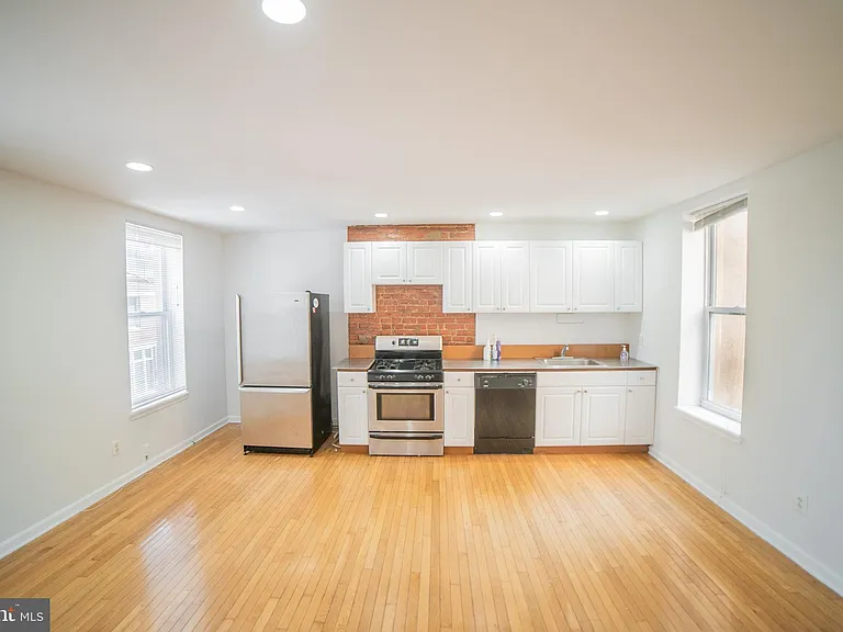 126 W Laurel St #2 — Photo 5