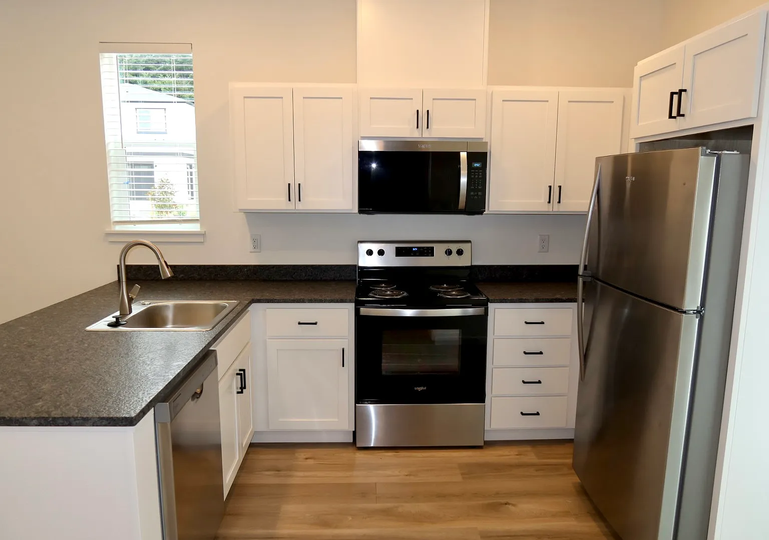 3 bed, 2.5 bath, 1335 sqft, $2,595 — Photo 1