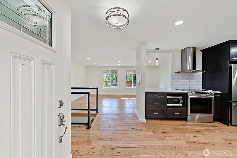 4th image of 24302 103rd Avenue E