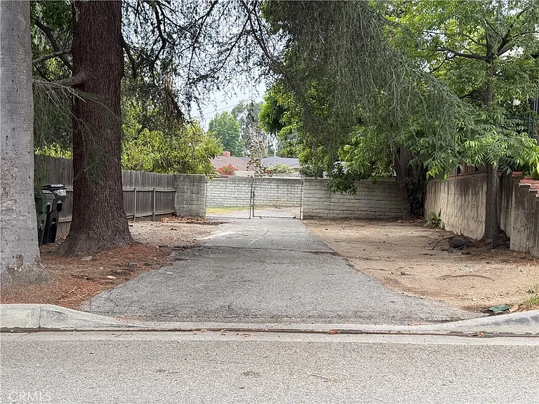 511 Mariposa Ave — Photo 21