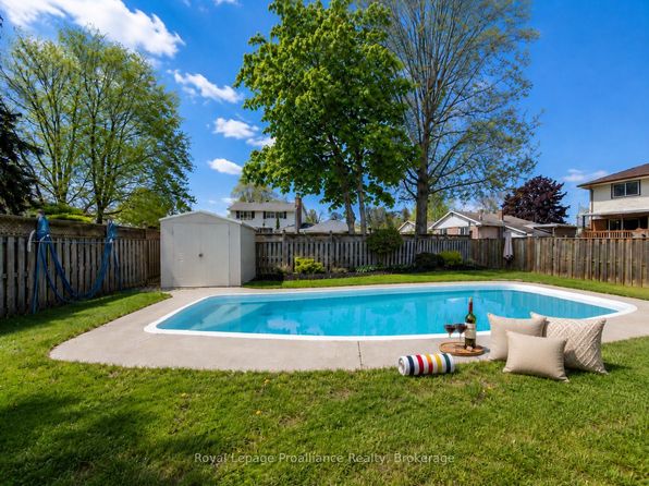 49 Plaza Sq, Belleville, ON K8N 4J2