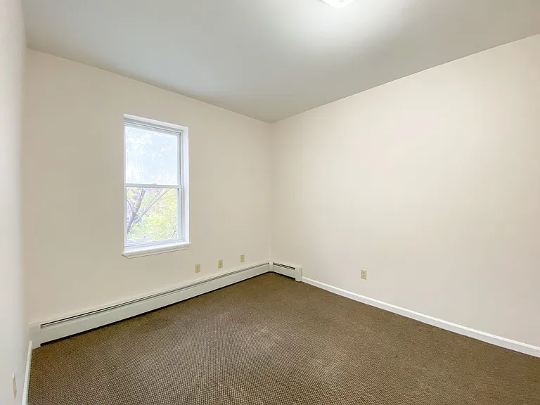 162-164 Ward St #302 — Photo 8