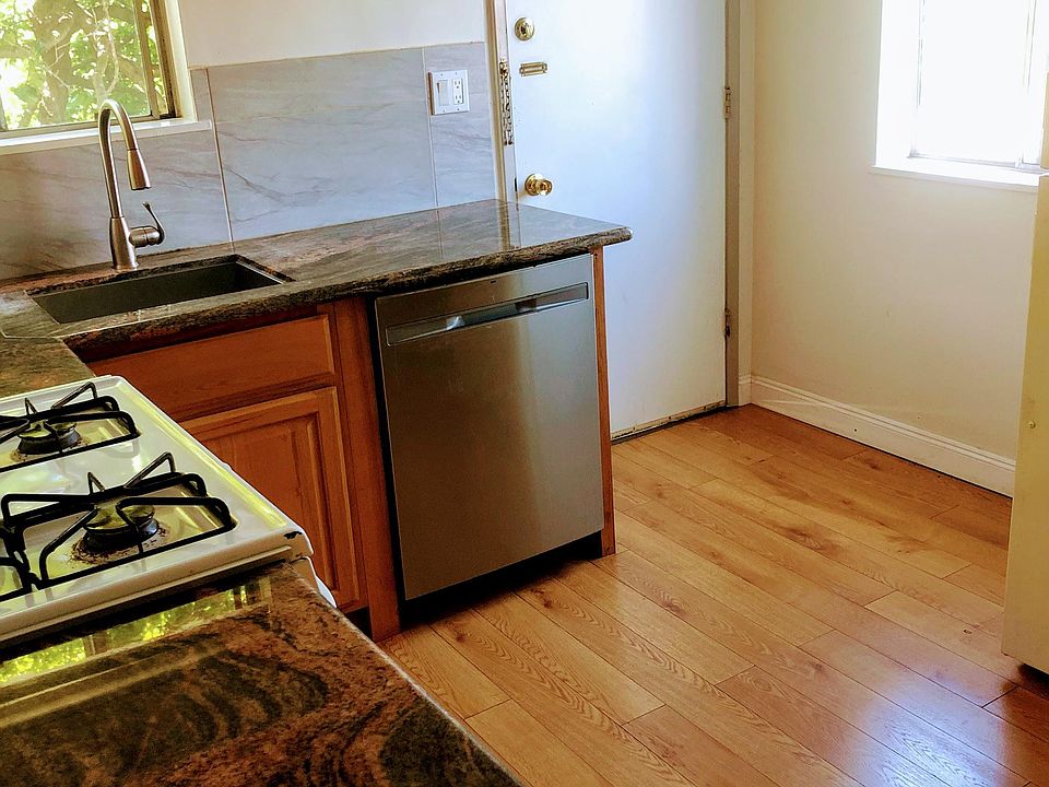 2nd image of 1233 Burnett St