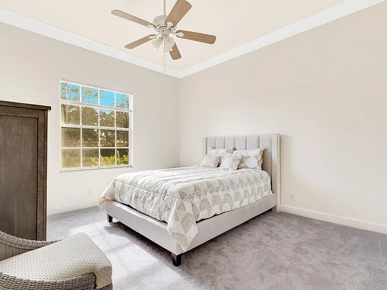 15910 Lindbergh Ln — Photo 34