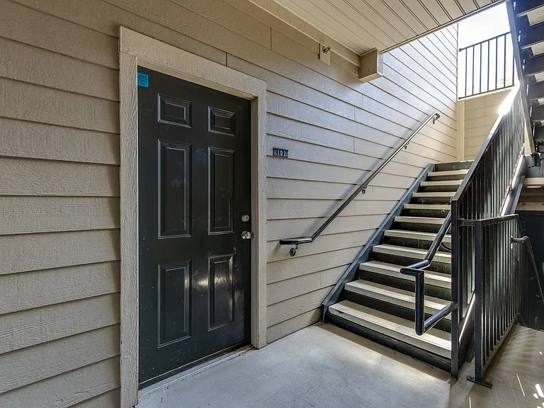 2304 Elliott Ave #102 — Photo 4