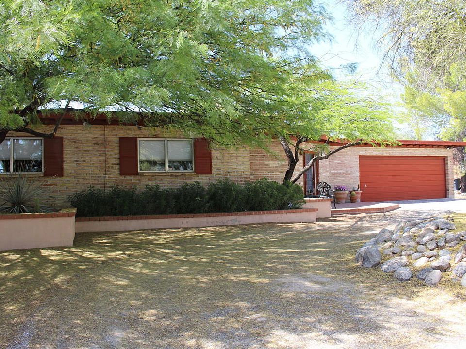 1st image of 431 E Yvon Dr