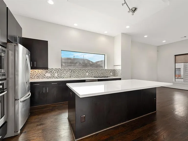 6127 Clyde St #B — Photo 18