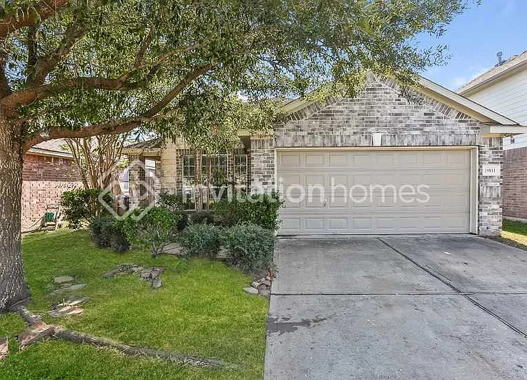 19811 Whispering Hollow Ln — Photo 1