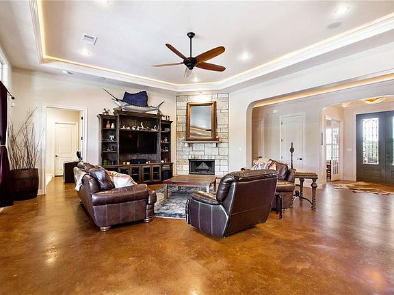 5th image of 147 Nicholas Ln