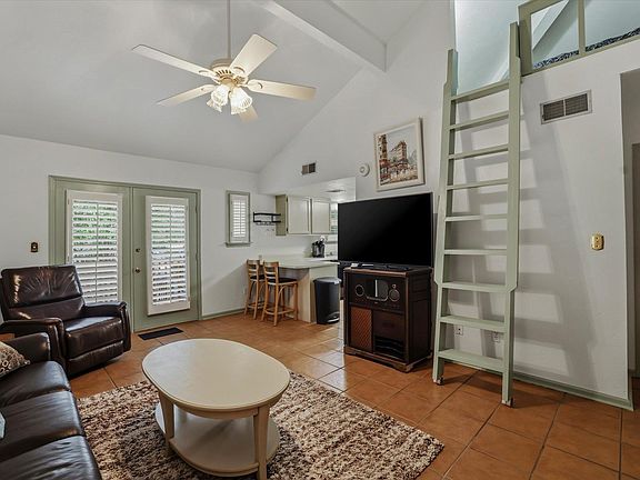 3rd image of 316 S Franklin Blvd