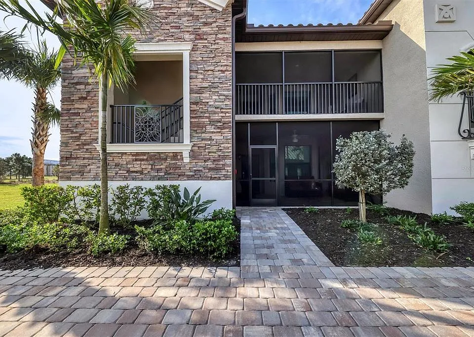 5634 Palmer Cir #201