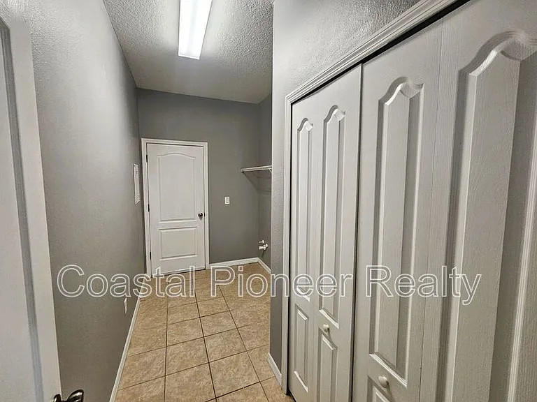 1824 Mira Lago Cir — Photo 33