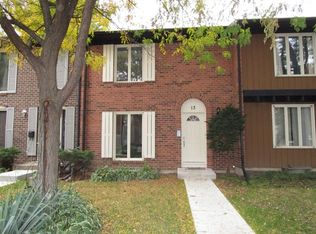 13 Dumbarton Oaks Pl, Elgin, IL 60123