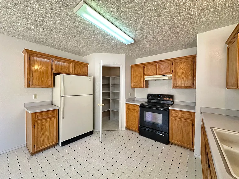 912 Tanner Rd — Photo 10