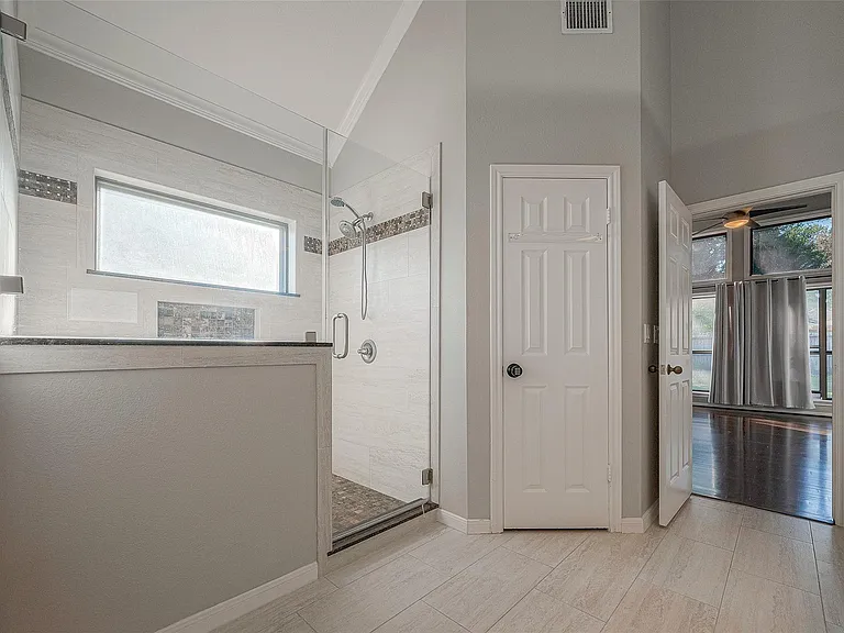 15714 Sylvan Lake Dr — Photo 42