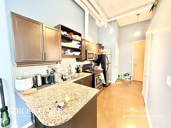 3rd image of 410 King St W #612