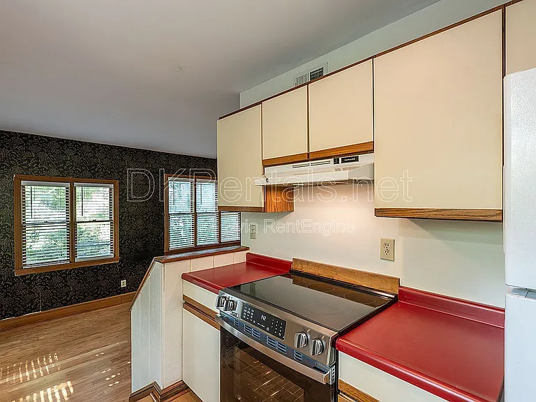 425 Ansley St — Photo 5