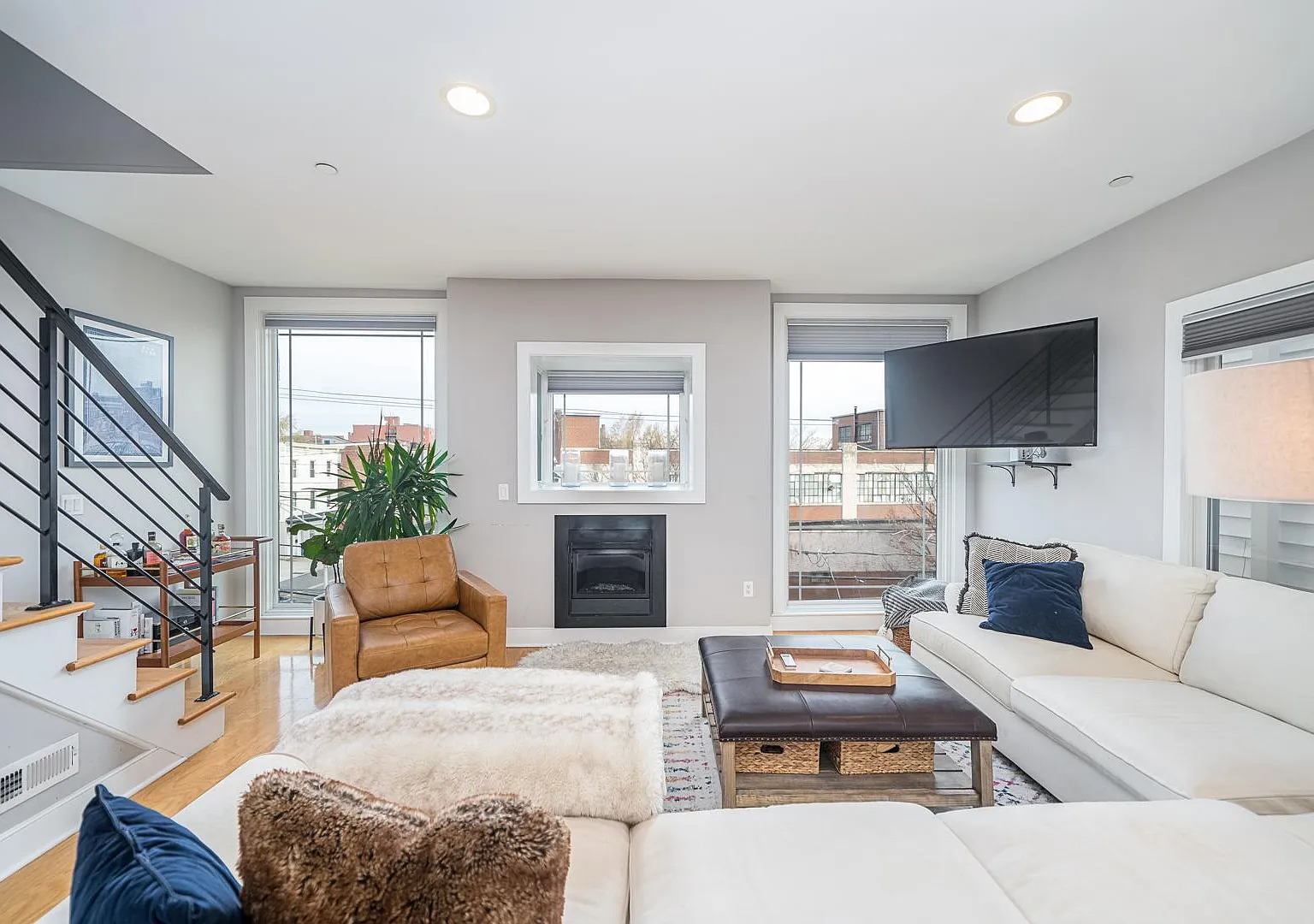 3 bed, 1200 sqft, $4,800 — Photo 1