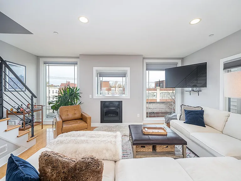 29 Ravine Ave #2 — Photo 1