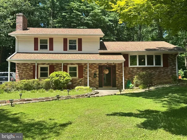 6816 Shrine Ct, Annandale, VA 22003