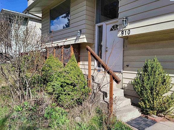 4th image of 910 SW City View St