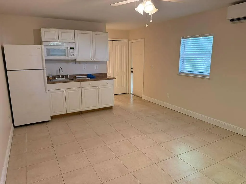 Studio, 1.0 bath, 400 sqft, $1,300 — Photo 4
