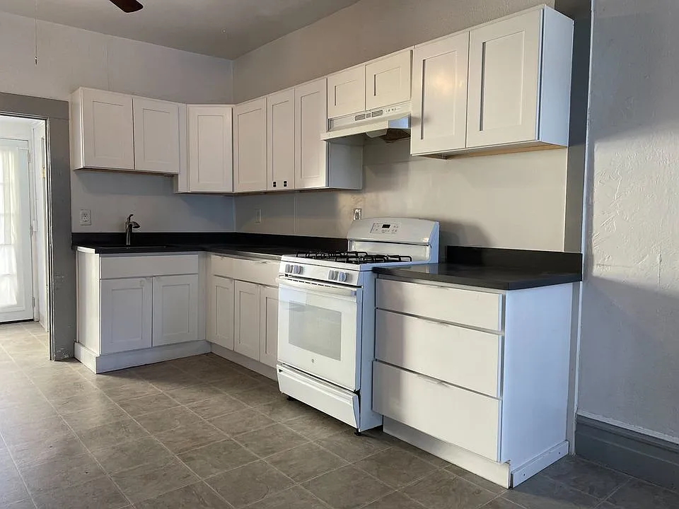 2 bed, 1020 sqft, $5,495 — Photo 2