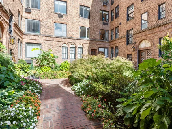 455 East 51st Street image 15 of 16