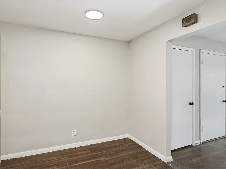 6155 Ridge Ave #2 — Photo 4