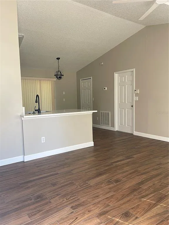 Building Photo - 18 Starling Dr