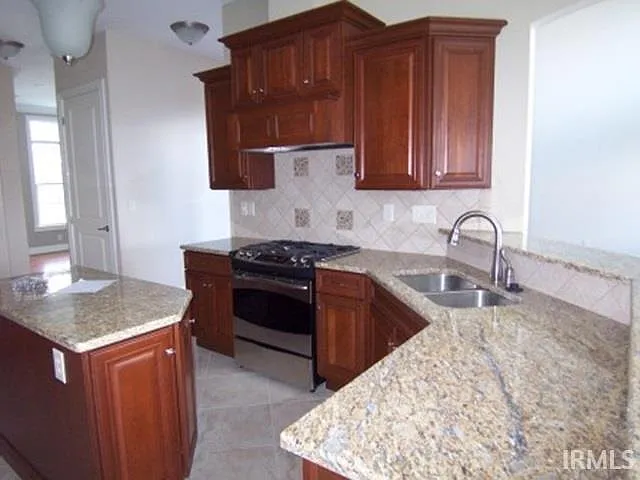 5 bed, 7.0 bath, 4707 sqft, $2,750 — Photo 2