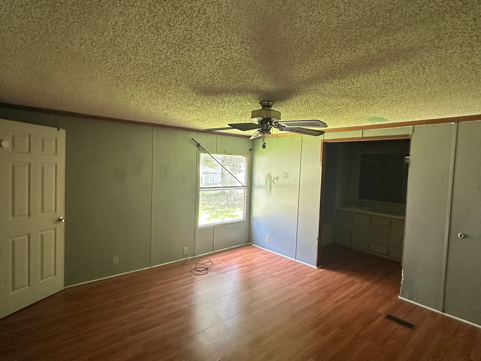 2 bed, 1050 sqft, $800 — Photo 4