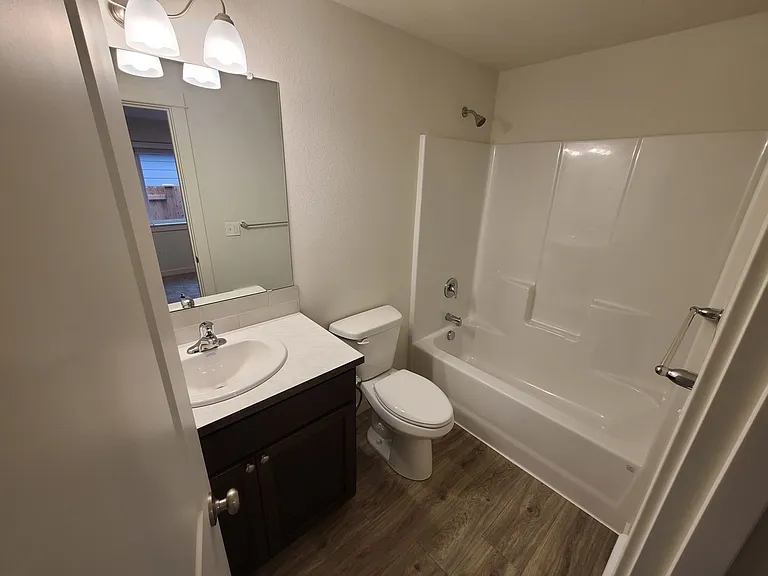 957 NW Upas Ave — Photo 10