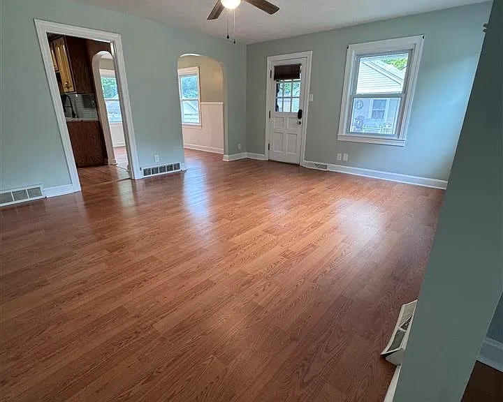 625 N Main St — Photo 3