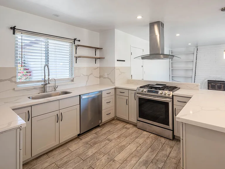 2225 Mount Whitney Dr — Photo 8