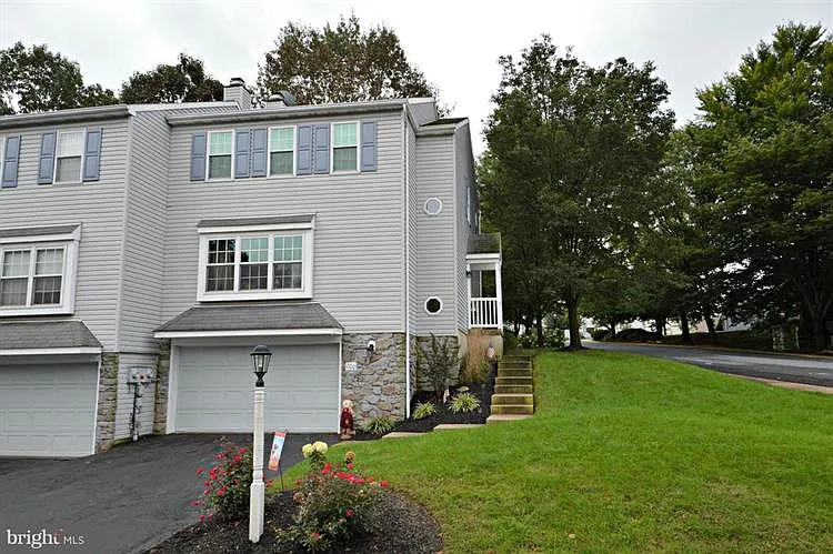 200 Top Land Dr photo 1