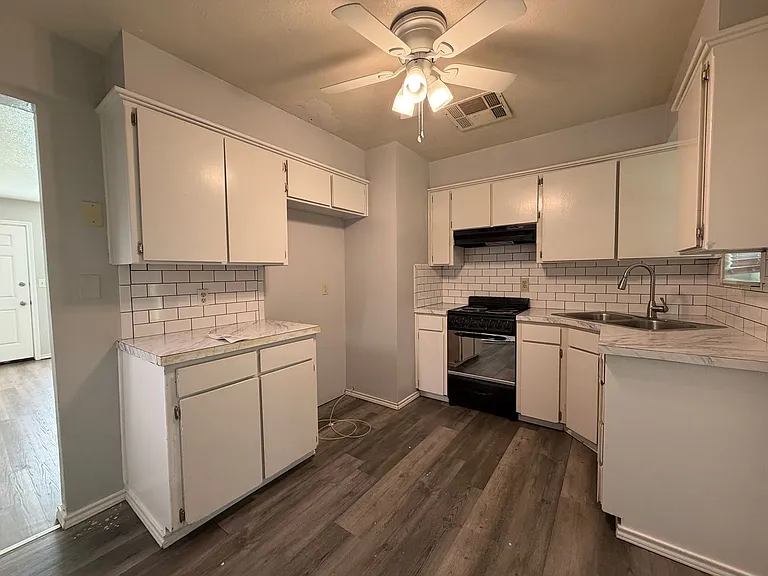 205 S Meadow Ln — Photo 7