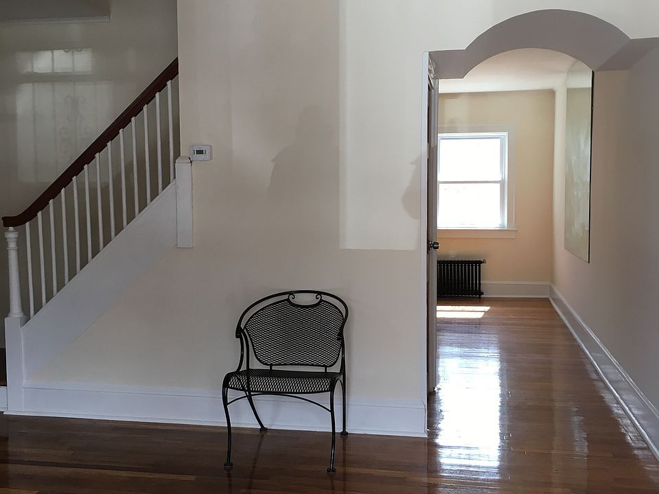 1st image of 5518 32nd Ave