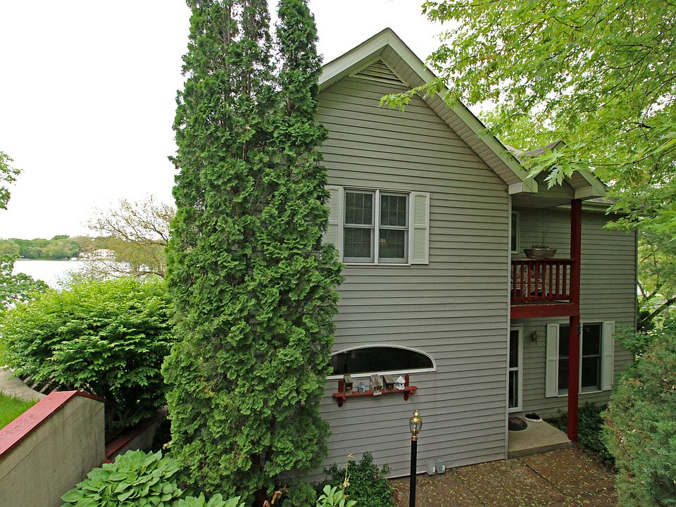 Front entry from street