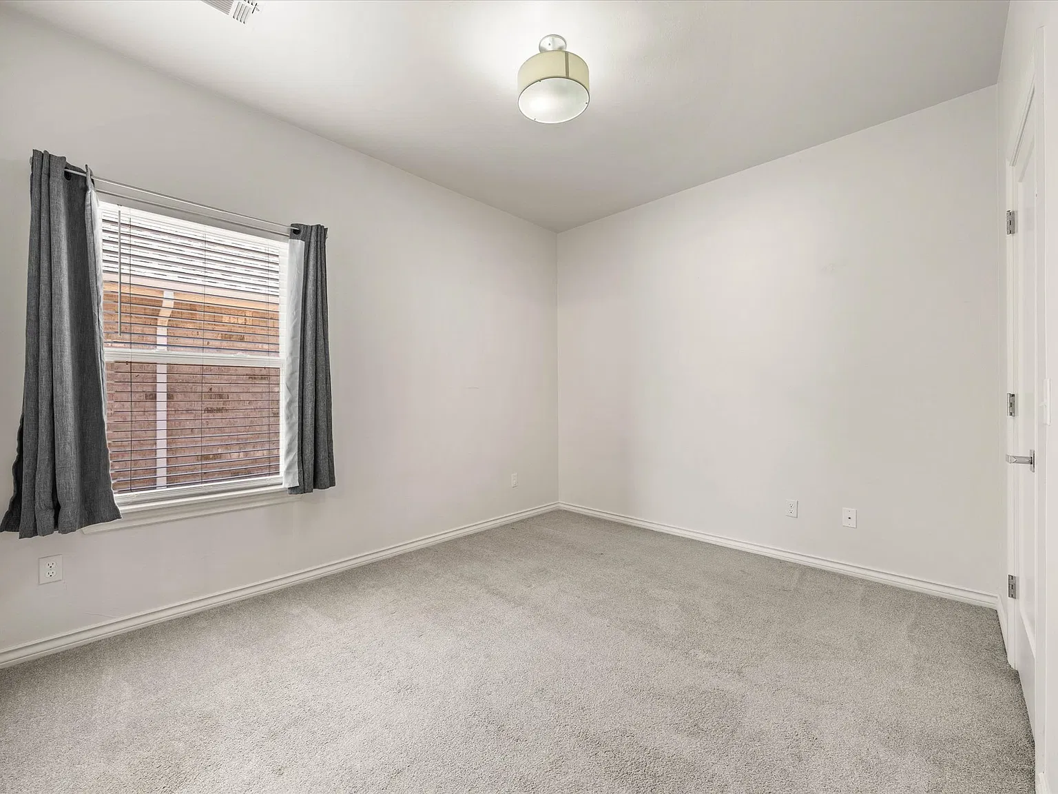 3 bed, 1801 sqft, $2,300 — Photo 3