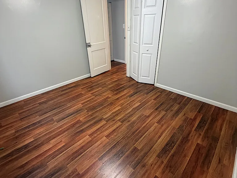 900 Montrose Ave — Photo 10